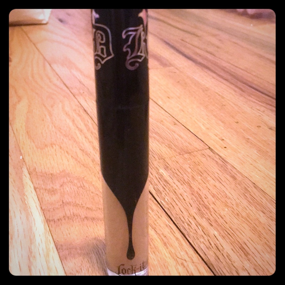 Kat Von D Lock It Concealer Creme Full Size
